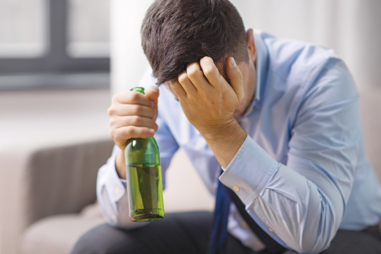 מכור לאלכוהול (אילוסטרציה)