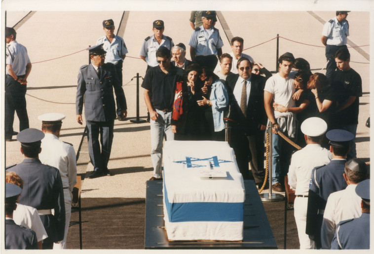 איתן הבר בהלוויתו של יצחק רבין ז''ל