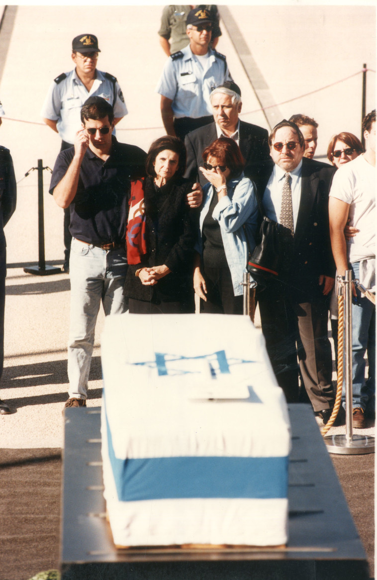 איתן הבר בהלוויתו של יצחק רבין ז''ל