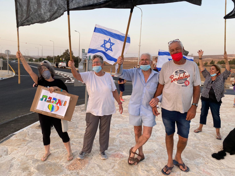 הפגנה נגד נתניהו בקיבוץ להב