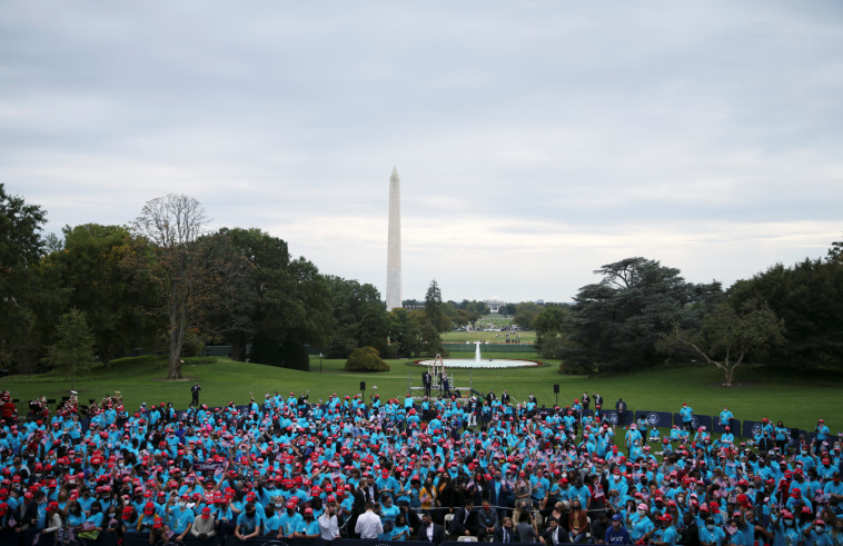 מאות תומכים בנאום טראמפ בבית הלבן