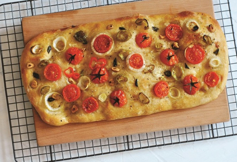 פוקצ'ה עם עגבניות שרי