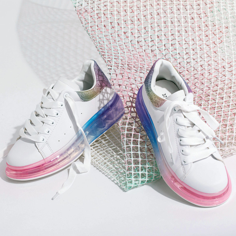 סניקרס - סקופ בהשראת הסרט הוורוד