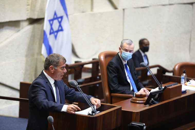 גבי אשכנזי בדיונים על ההסכם עם האמירויות