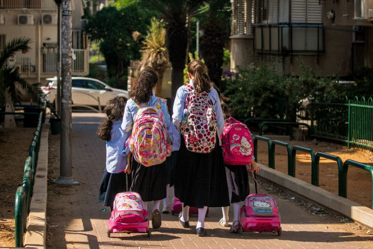 תלמידות בית ספר בבני ברק, ארכיון (למצולמות אין קשר לנאמר בכתבה) (צילום: יוסי אלוני, פלאש 90)