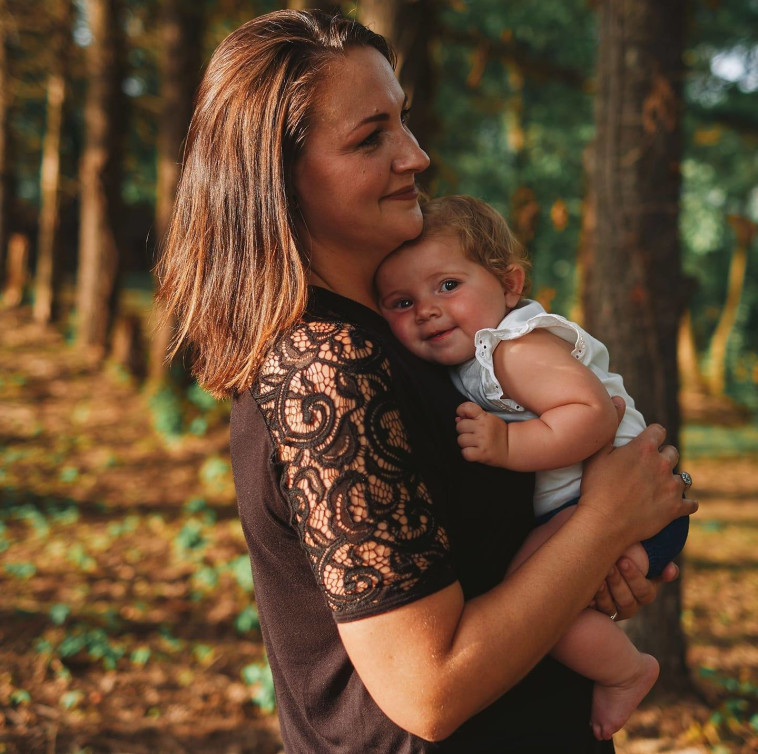 שמיט ובתה קרסין בת השנתיים