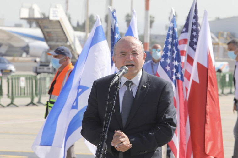 ראש המל''ל מאיר בן שבת לפני ההמראה לבחריין