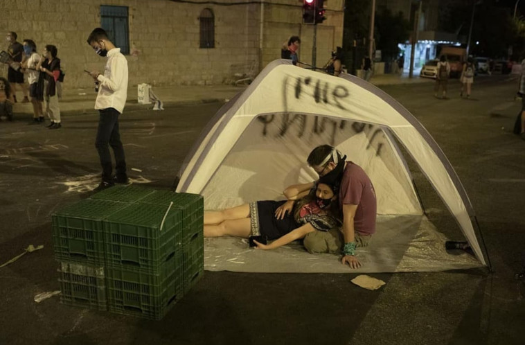 סשה ואלינה בהפגנה