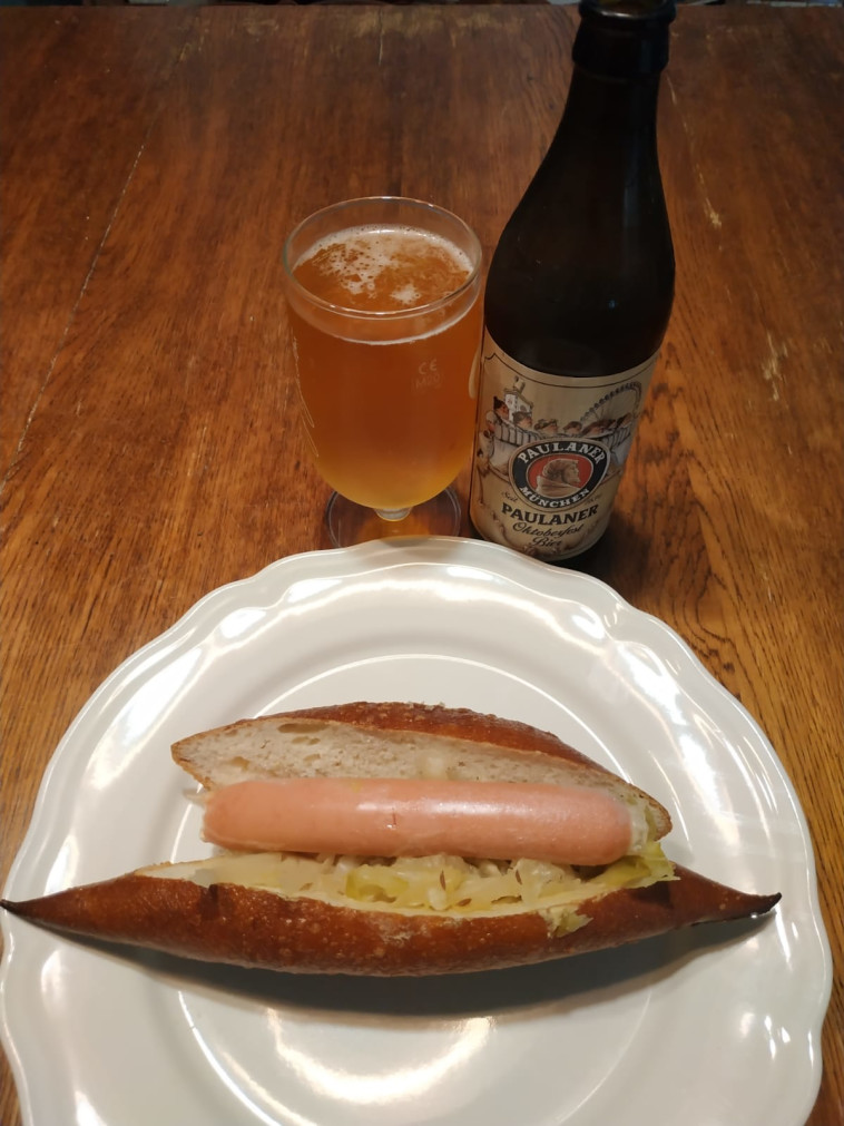 נקניקיה בבירת אוקטוברפסט 