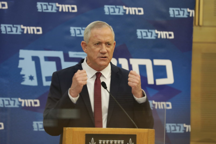 בני גנץ בפתח ישיבת הסיעה