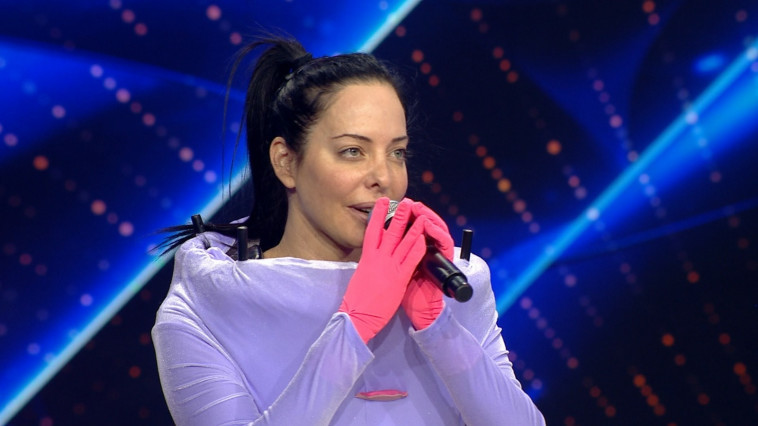 הזמר במסכה - מיכל אמדורסקי