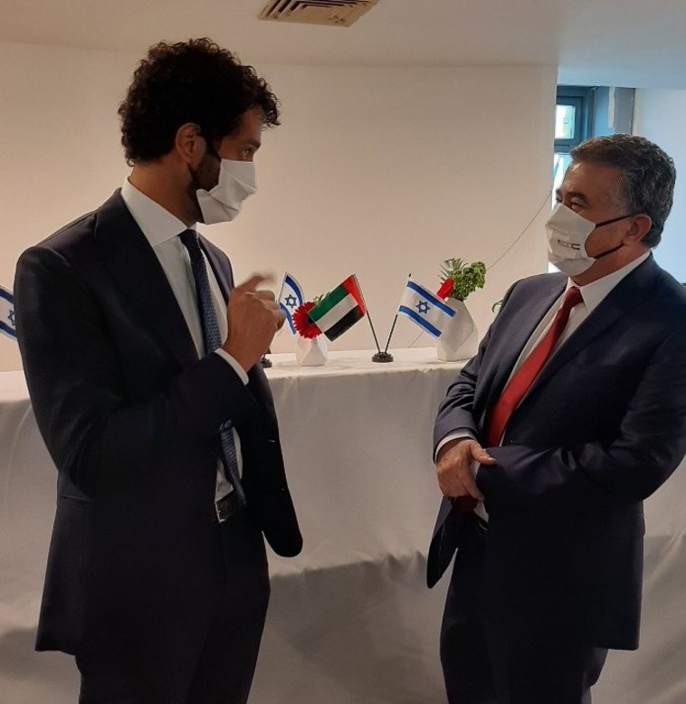 השר עמיר פרץ ומקבילו מאיחוד האמירויות