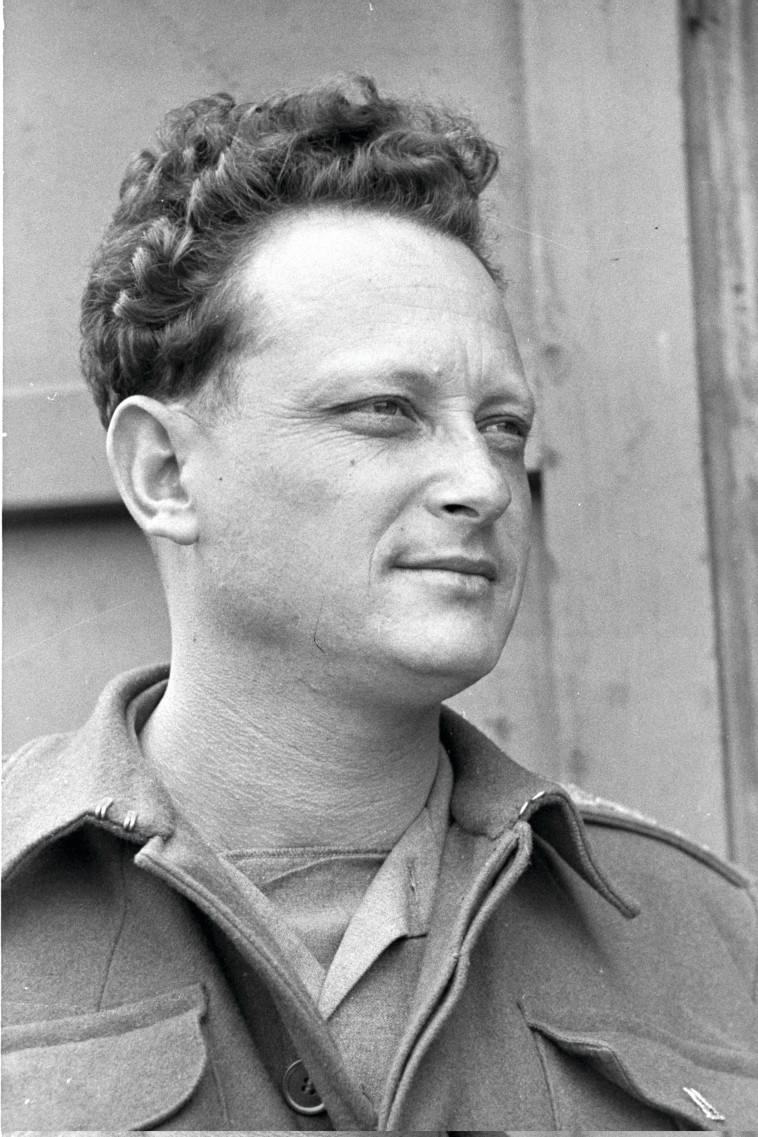 יגאל אלון, 1949