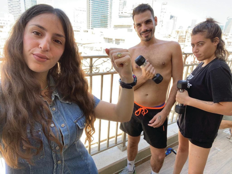 עמרי כהן וחלק מקבוצת האימון