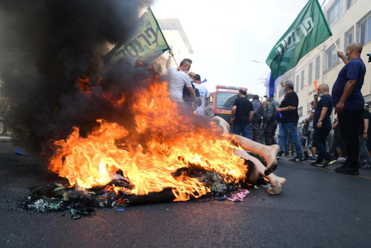 הפגנת העצמאים בדרך יפו בתל אביב