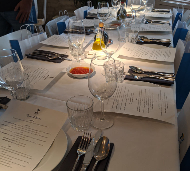 מחכים לשגריר, ארוחת גרנד קנריה