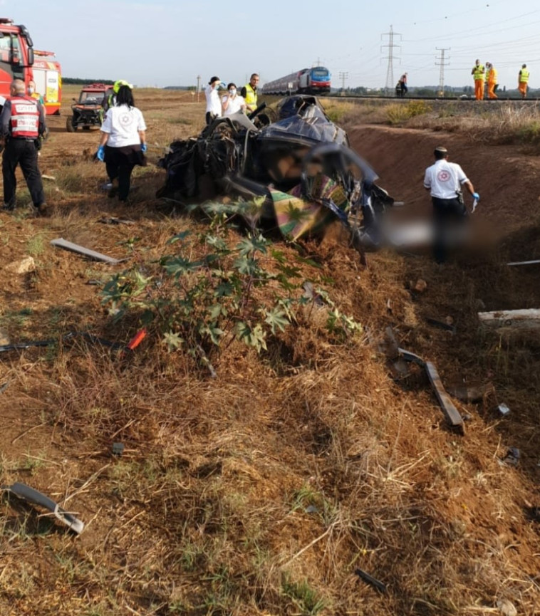 זירת התאונה בין הרכב לרכבת בבית יהושע
