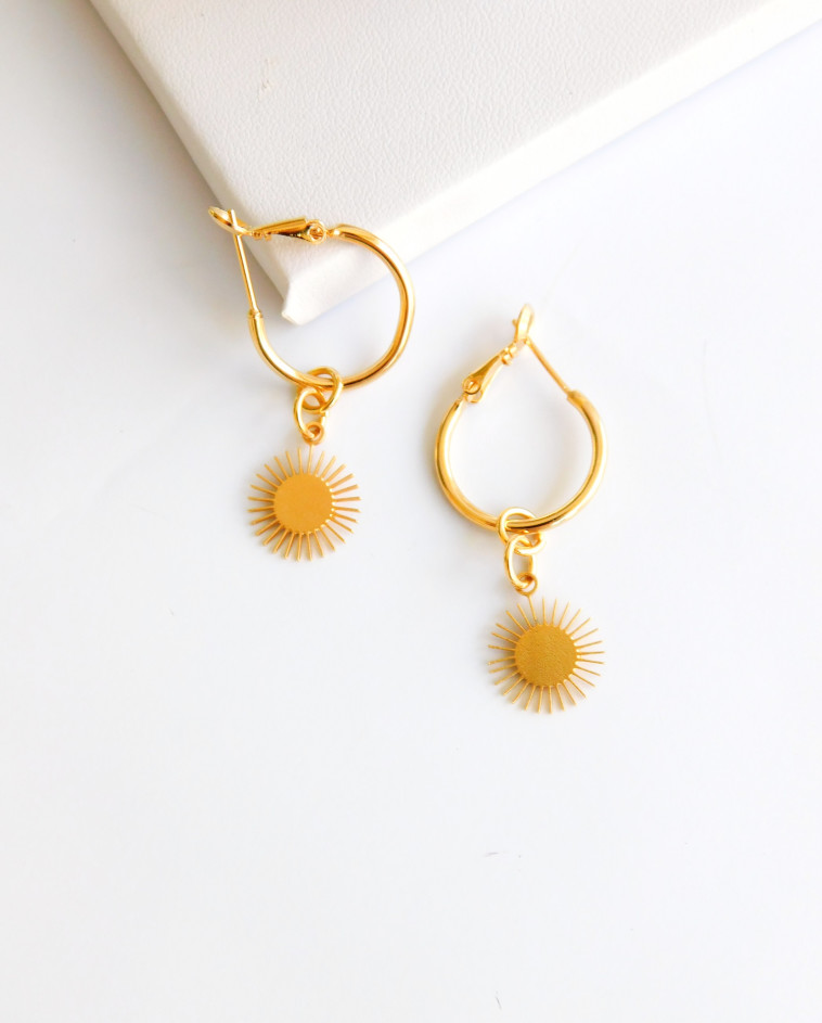 תומיקה, עגילי חישוק שמש, צילום יחצ, מחיר 130 שח.jpg