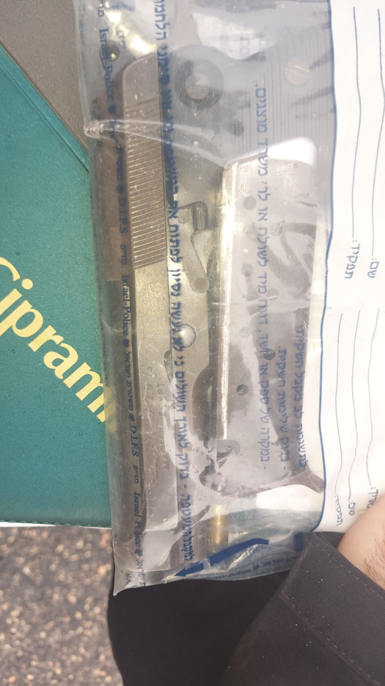 ניסיון פיגוע בשומרון - האקדח שנתפס בזירה