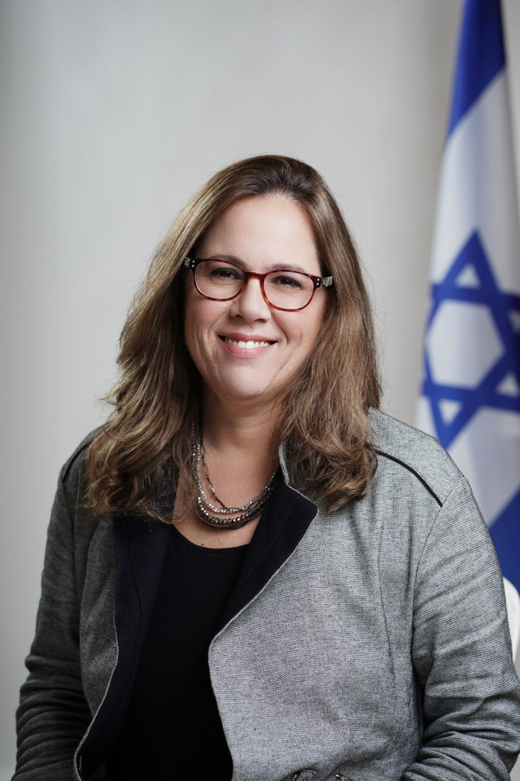 אמירה אהרונוביץ'