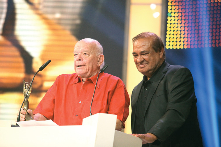 אלי תבור מקבל פרס מפעל חיים