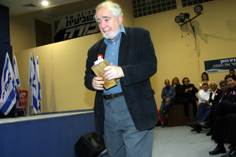 המשורר נתן זך 