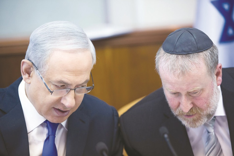 Benjamin Netanyahu and Avichai Mandelblit (Photo: Yonatan Zindel, Flash 90)