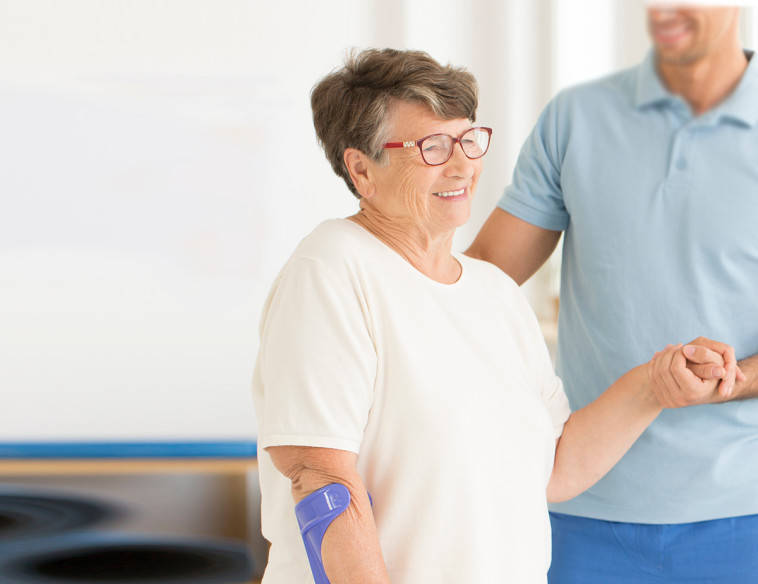 חשוב מאד להמשיך את השיקום בבית עם פיזיותרפיסט שהוסמך לשיקום אחרי אירוע מוחי 