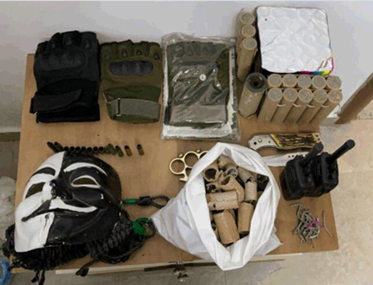 הציוד שנתפס אצל הקטינים