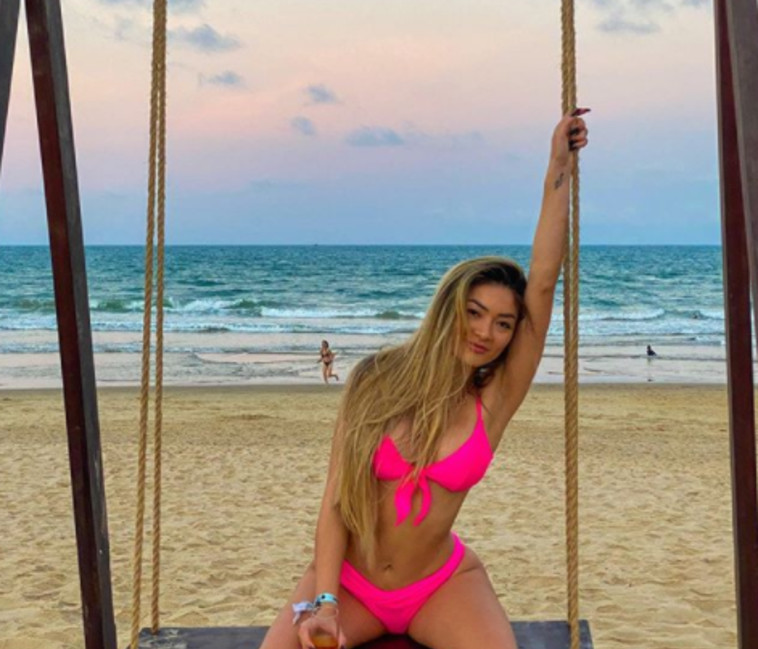 אנה אוטני, האישה שמציעה את עצמה למכירה פומבית