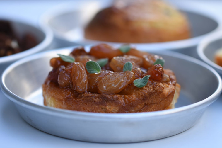 ברד פודינג שוקלד לבן, ריבת ענבים וזעתר