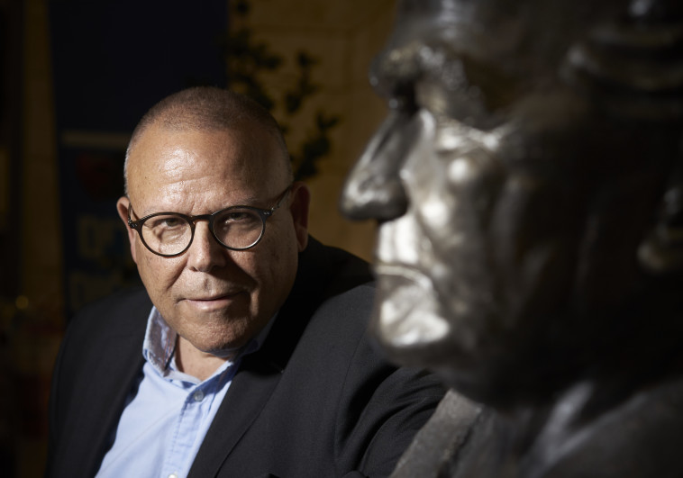 ארנון בר דוד 