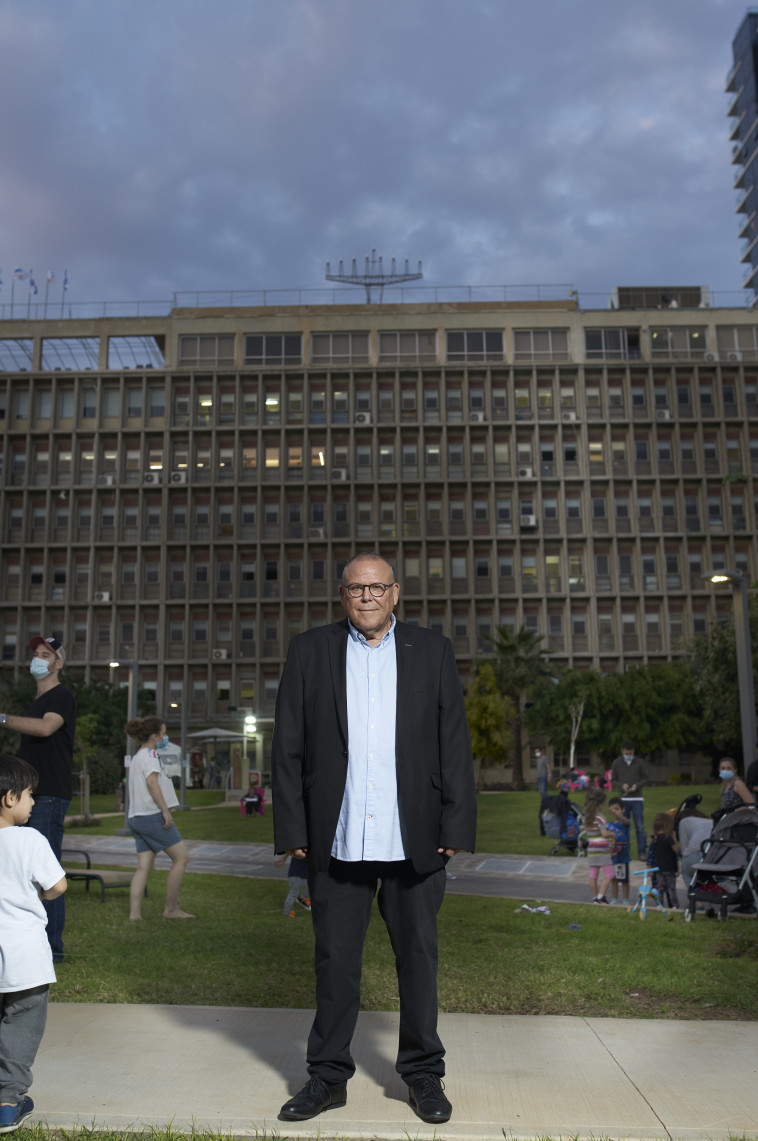 ארנון בר דוד 