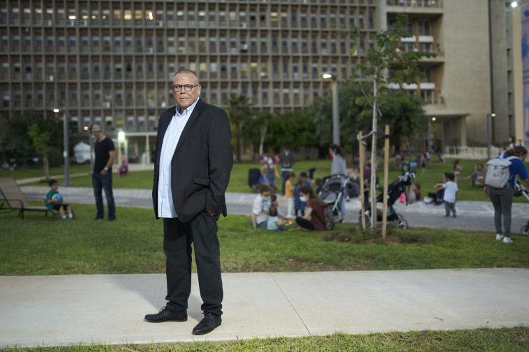 ארנון בר דוד 