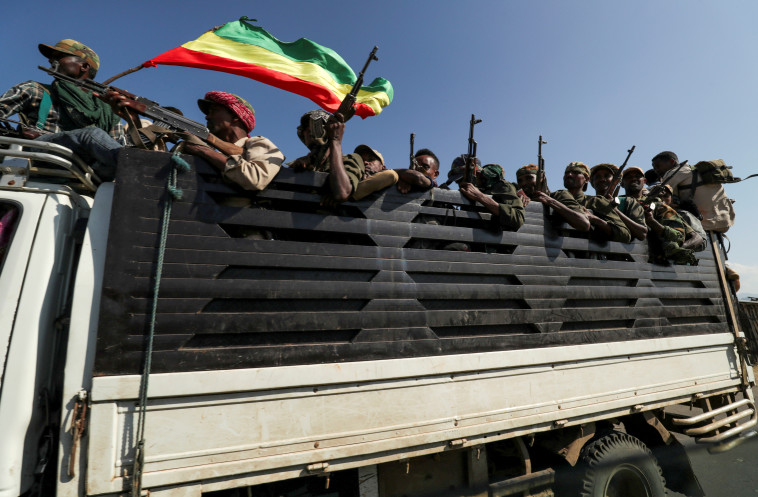 חיילי הצבא האתיופי בדרכם לחבל תיגראי (צילום: TIKSA NEGERI/Reuters)