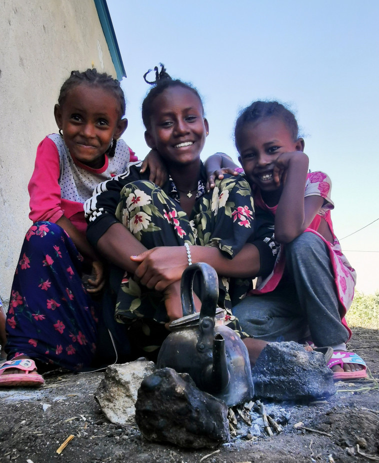 ילדות משבט התיגראי שברחו מאתיופיה לסודאן (צילום: EL TAYEB SIDDIG/Reuters)