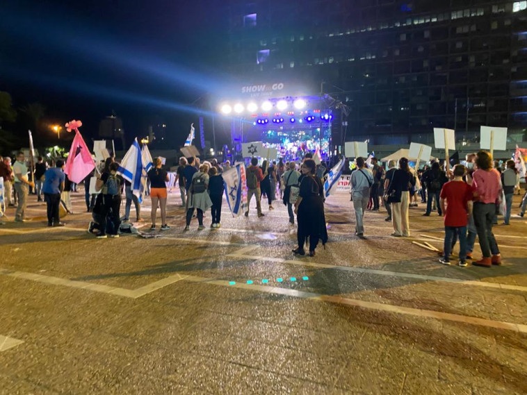 מפגינים נגד נתניהו בת''א