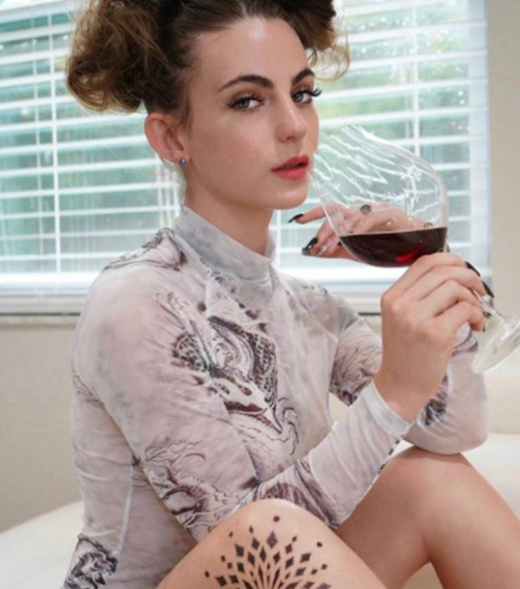 הדוגמנית לונה בנה