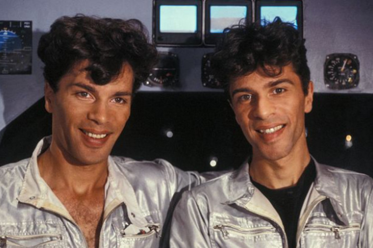 התאומים איגור וגרישקה לפני הניתוחים הפלסטיים