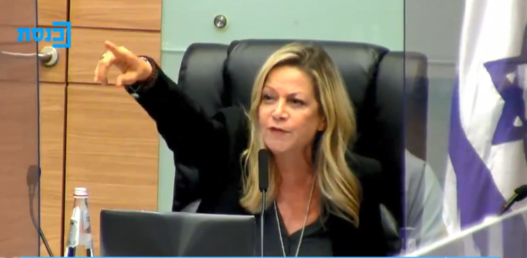 מיקי חיימוביץ' מורה לאוסנת מארק לצאת מהוועדה