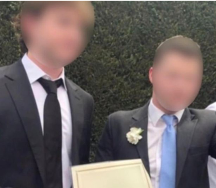 שני החברים שהתחתנו כדי לארגן מסיבה גדולה