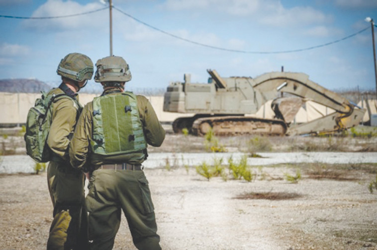 IDF soldiers on the northern border, near the cargo arena (Photo: IDF Spokesman)