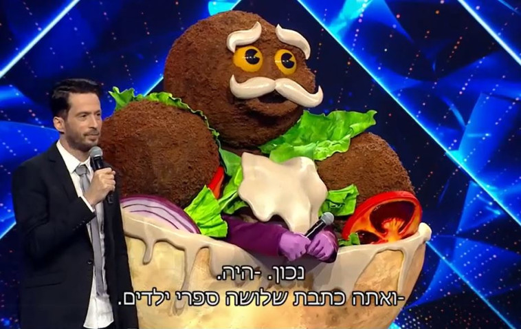 הפלאפל בזמר במסכה (צילום: צילום מסך: קשת 12)