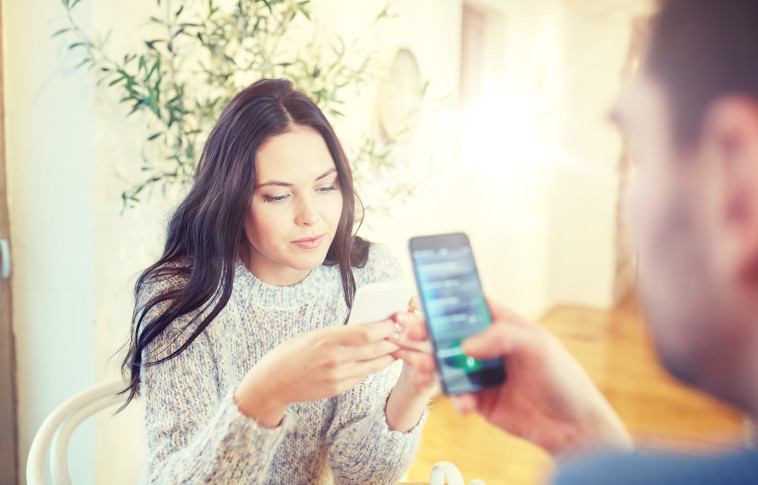 היכרויות ברשת, אילוסטרציה