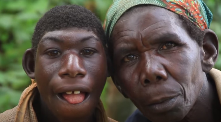 אלי ואמו ביערות ברואנדה