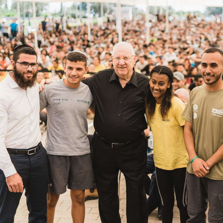 פעילי עמותת אחריי! עם הנשיא ריבלין