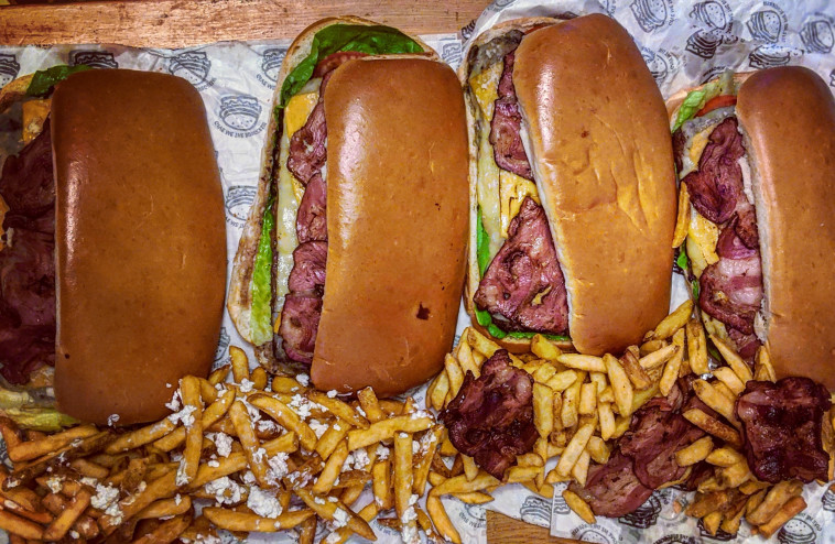 ארוחת המבורגר מטר של הגארז'