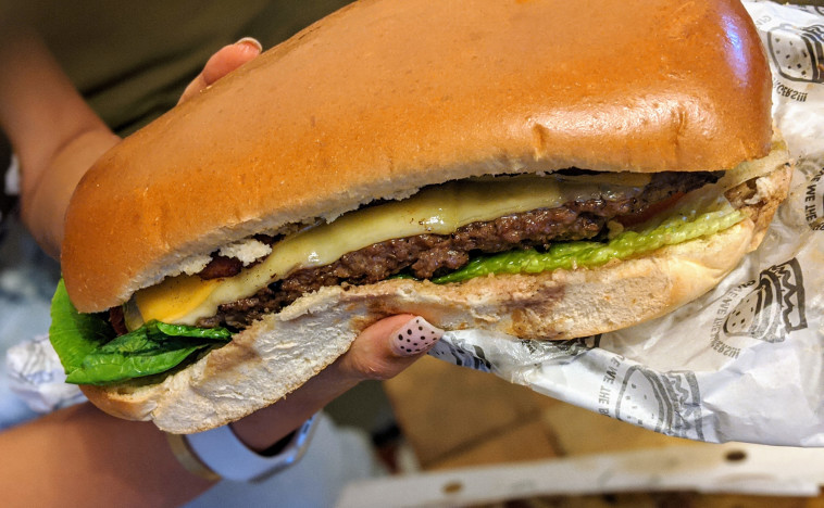 וככה נראה המבורגר אחד!