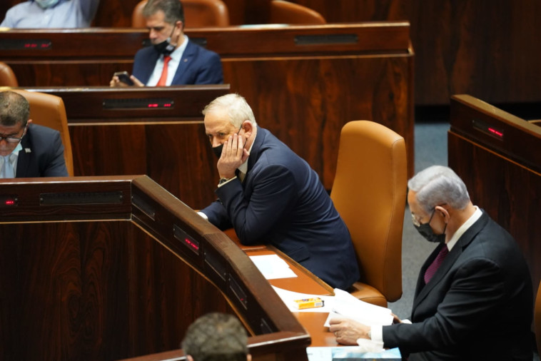 נתניהו וגנץ בהצבעה לפיזור הכנסת ה-23