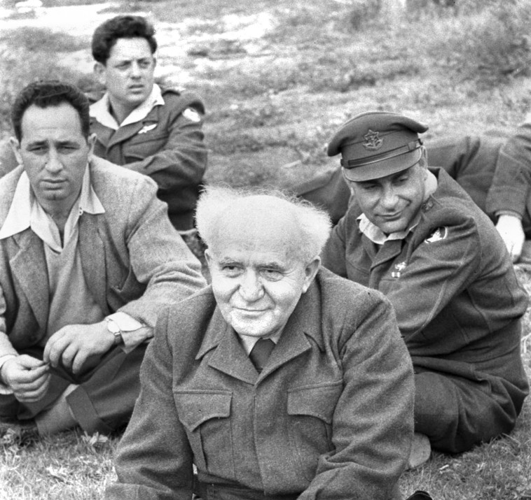 נחמיה ארגוב במדים, דוד בן גוריון, שמעון פרס